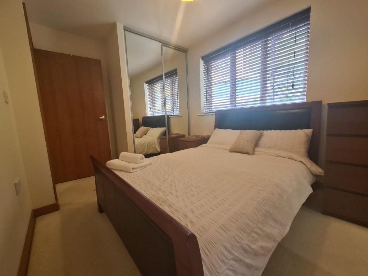 Red Naxela Canary Wharf Apartments London Exterior photo